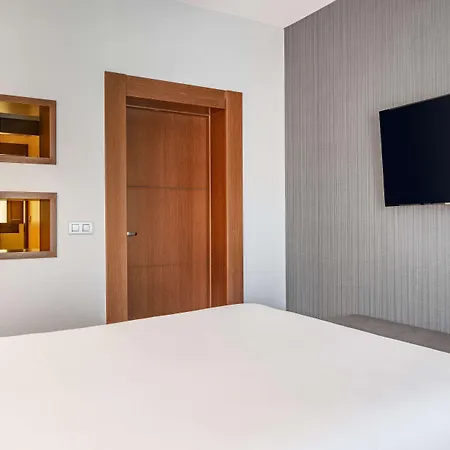 Nh Collection Plaza Mayor 4* לאון