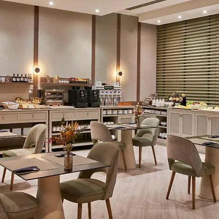 מלון Nh Collection Plaza Mayor 4*
