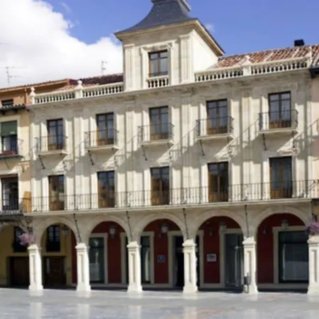 Nh Collection Plaza Mayor 4* Leão