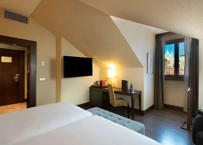 Nh Collection Plaza Mayor 호텔 4*